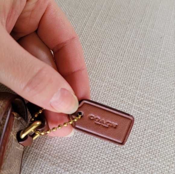 Coach Studio 12 Signature Canvas - Picture 9 of 16